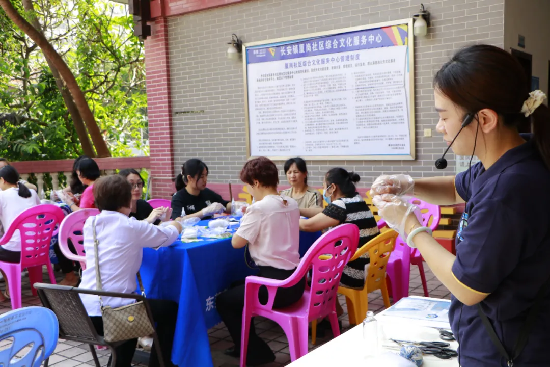 4月22日，一场融合传统韵味与手工乐趣的非遗扎染艾草香包活动，在厦岗群防群治服务站温情启幕。（2）.jpg